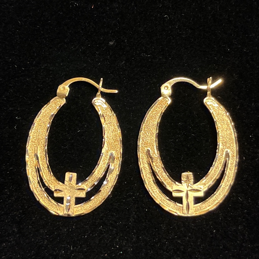 14k gold 585 oval hoop diamond etched edge with small cross design 2.5g earrings